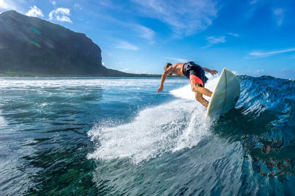 3-bonnes-raisons-de-pratiquer-le-surf